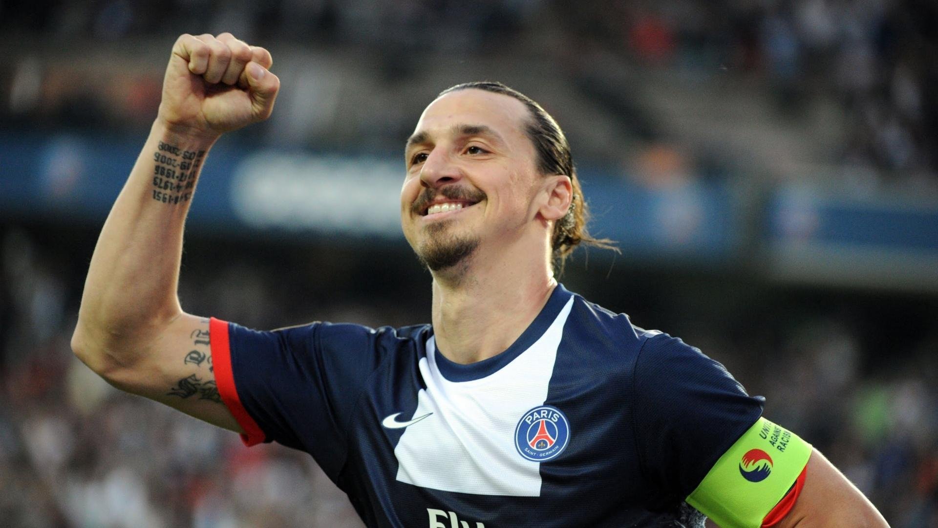 曼联在激烈竞争中逆转获胜，追逐榜首